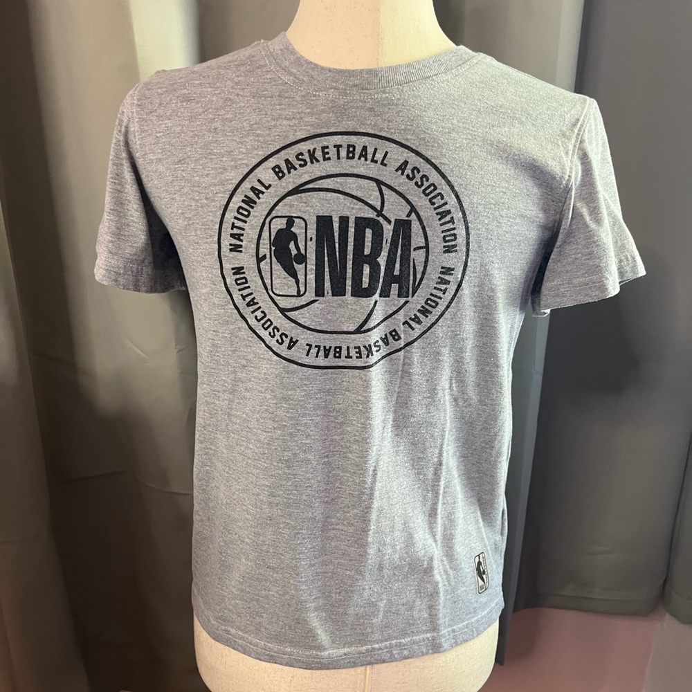 NWOT NBA Heather Gray T-Shirt & White Socks Boys size 14/16